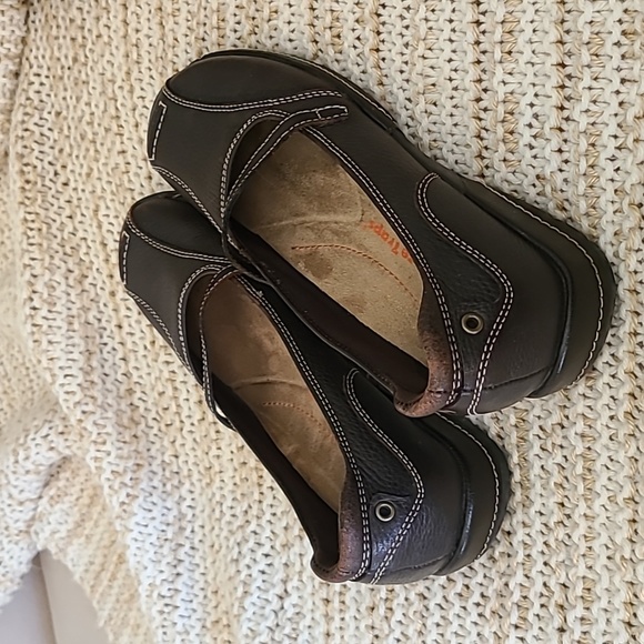 BareTraps Reach Mary Janes, size  7.5 - Picture 2 of 8